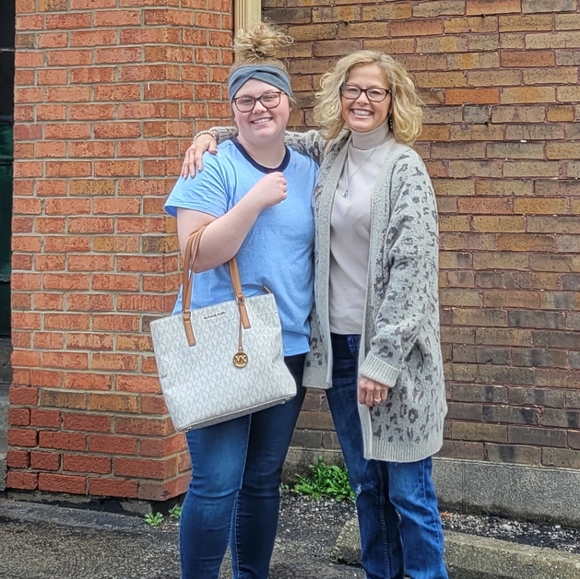 Meet your Posher, Christie - Picture 6 of 8